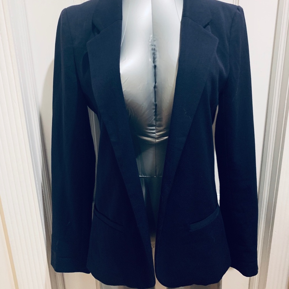 Stunning women’s navy blue blazer